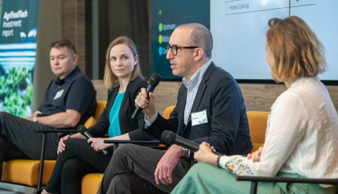 Panel Members, (from left) Michael Dean - AgFunder, Nicole Robinson - LYRO Robotics, Mark Kahn - Omnivore, and Louisa Burwood-Taylor, AgFunder at the AgFunder report launch in Singapore